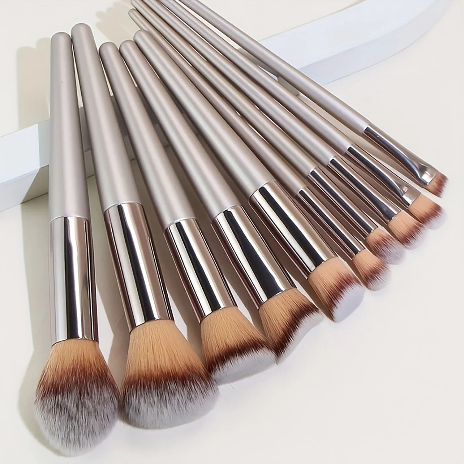 10 Pcs Champagne Gold Makeup Brushes Complete Set of Foundation Loose Powder Blush Concealer Eye Shadow Professional Set — image 6