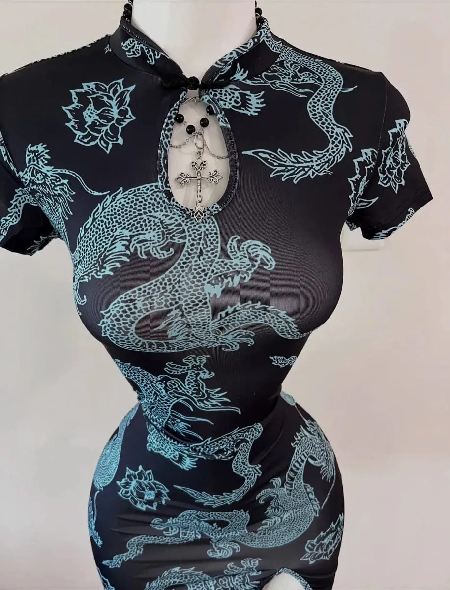 Modello di drago stile tendenza nazionale Colletto rialzato a maniche corte cheongsam migliorato con gonna corta a fessura sexy abbottonata — image 5