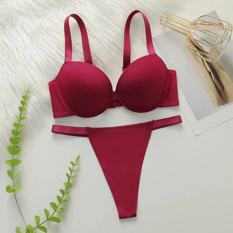 Sexy thick padded bra with steel support is suitable for small breasts to show off their size Women's underwear set B2051