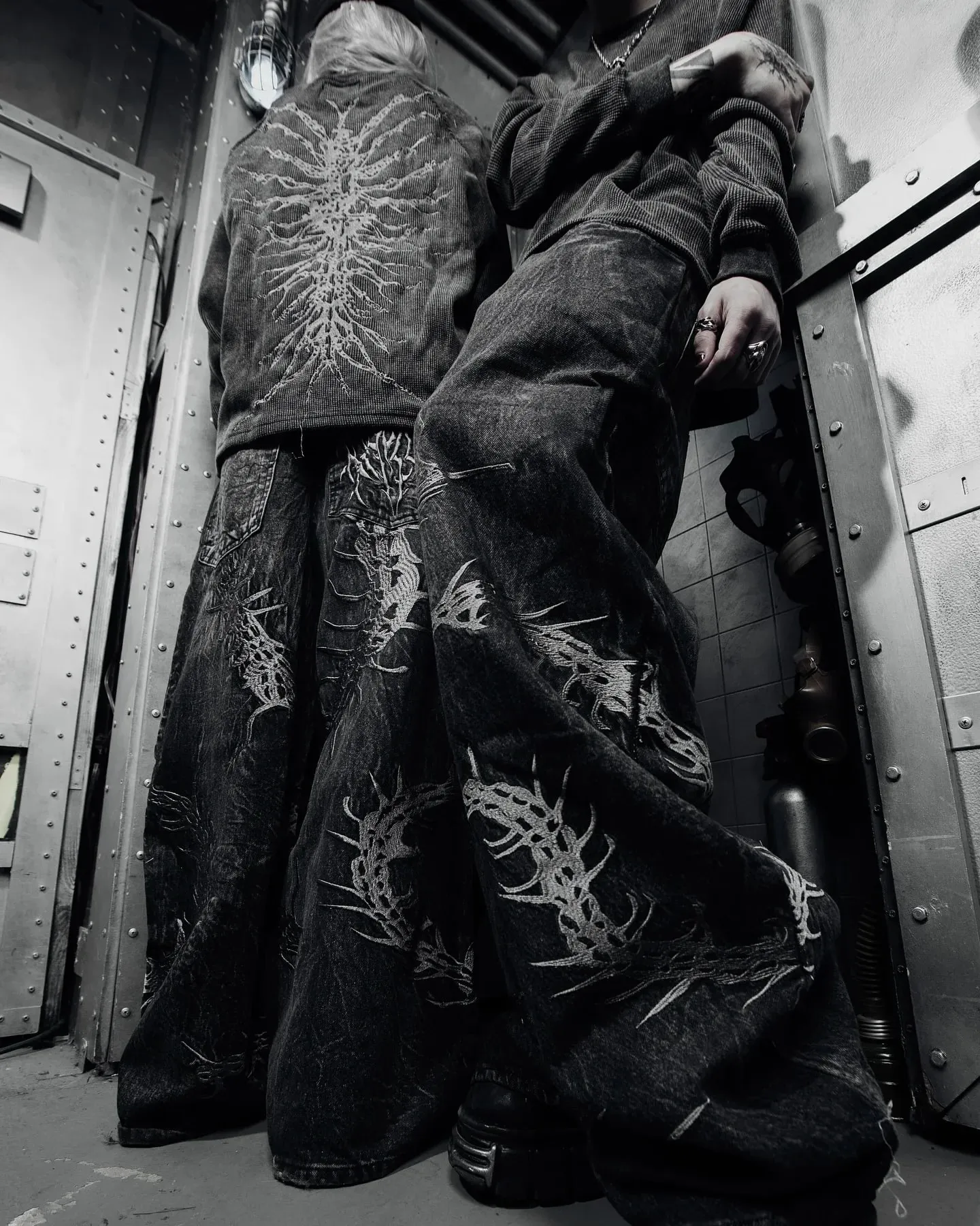 90s Gothic Centipede Embroidery Washed Oversized Wide-Leg Pants Jeans Men Y2K New Harajuku Punk Hip-Hop Rock Couple Street Wear — image 9