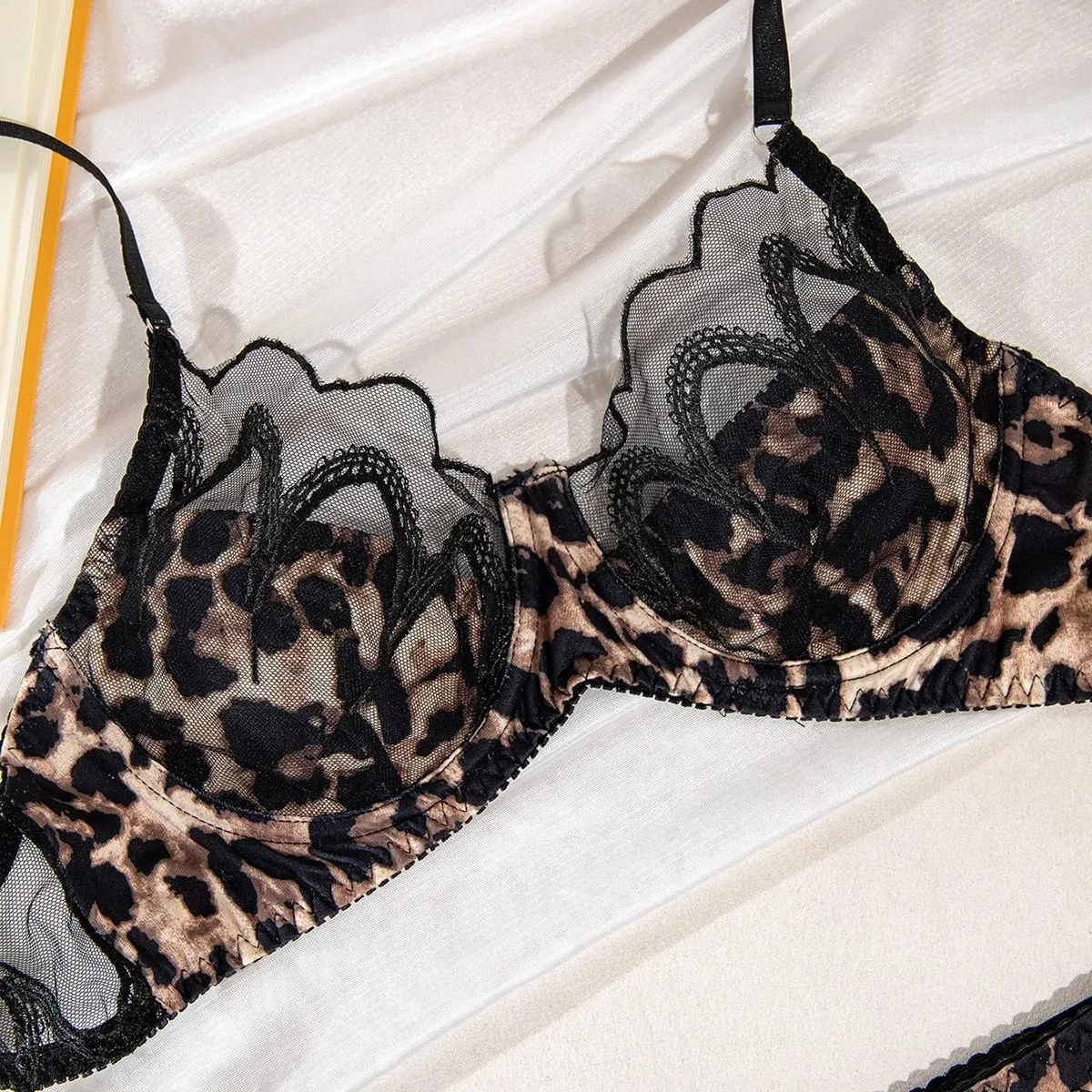 Sexet ultratynd blonde leopardtrykt lingerisæt uden stålring Undertøj til kvinders perspektiv Gennemsigtig eksotisk tøjdragt — image 2