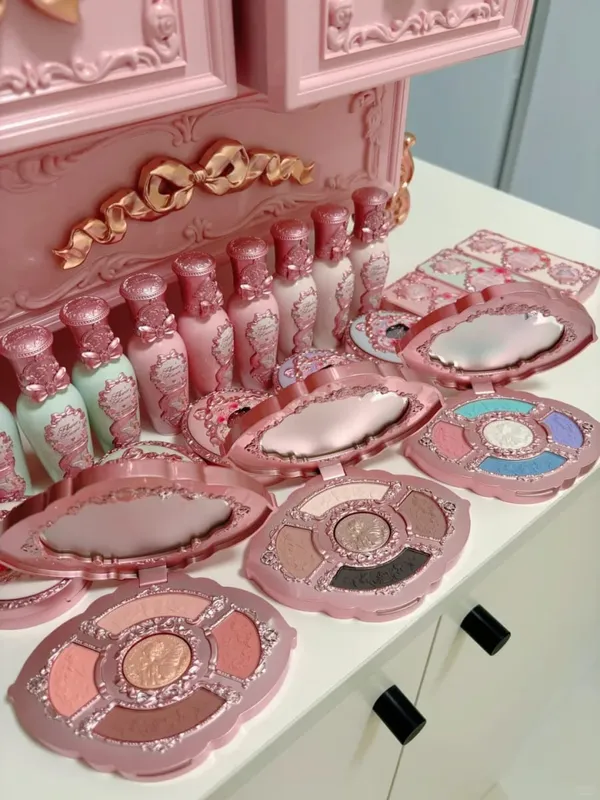 Flower Know Midsummer Night Carved Dressing Table Allin Makeup Gift Set — image 7