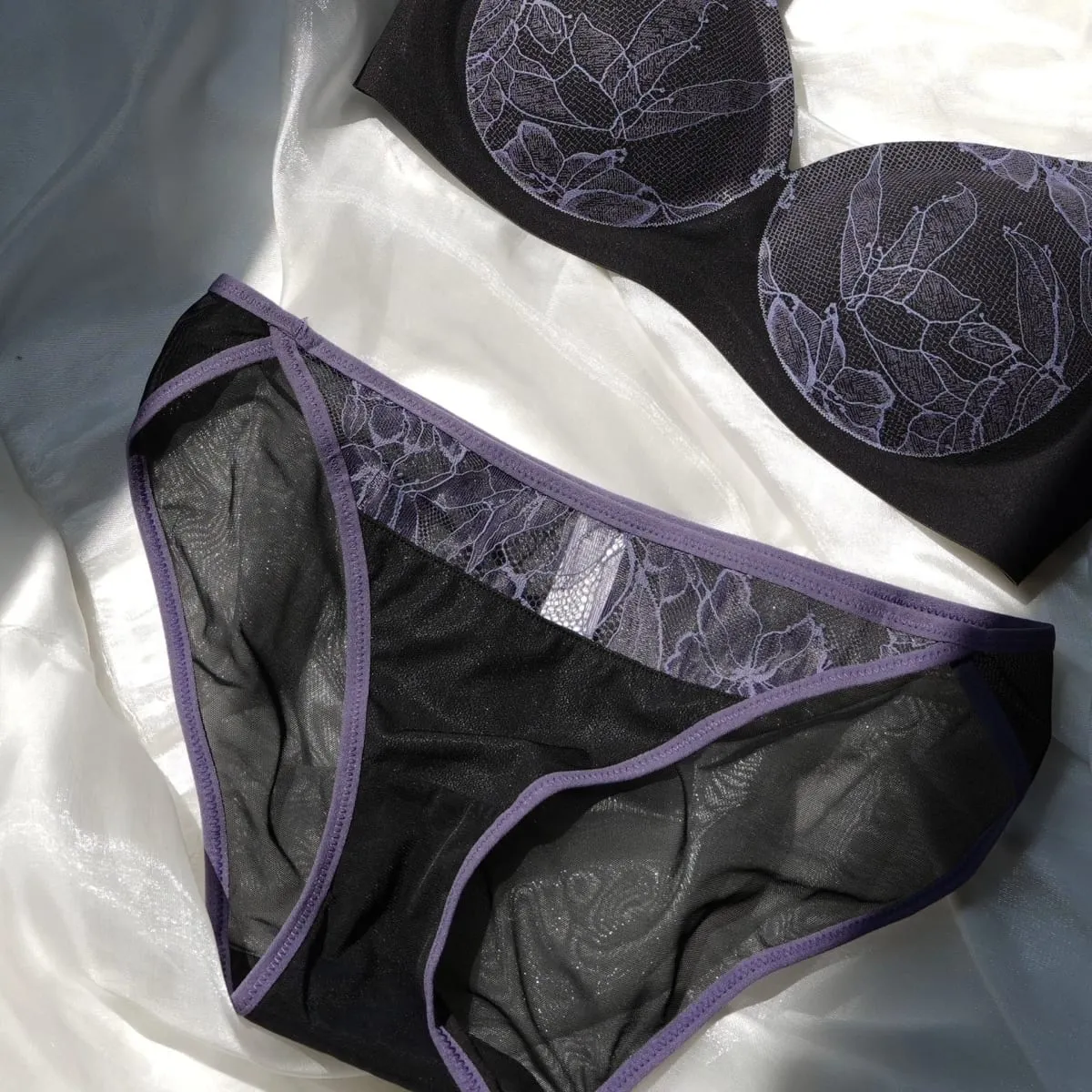 Women Seamless Invisible Lingerie Set Wireless Thin Cup Comfort Breathable Gathered Bra Panty 2‑Piece Underwear Set — image 5