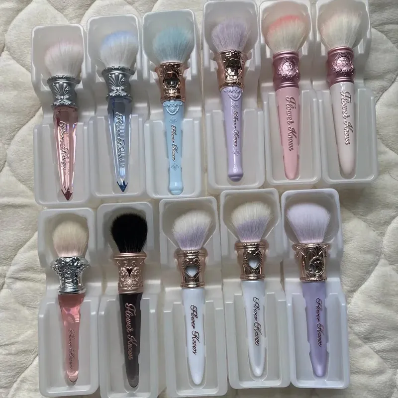 Flower Knows Makeup Brush Set 2pcs Swan Ballet Sweetie Bear Knight Unicorn Blush Brush Soft Synthetic Hair Cute Makeup Tools