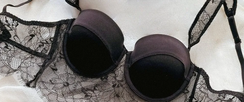 セクシーな Summer Thin Cup Lace Lingerie Set Soft Underwire Deep U‑Back Push‑Up Bra Matching Underwear Breathable Daily Intimates