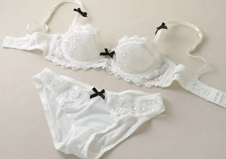 Letní bílá krajková podprsenka sada spodního prádla ultratenká prodyšná průhledná síťovina sexy hluboká V bezdrátově push up dámské spodní prádlo