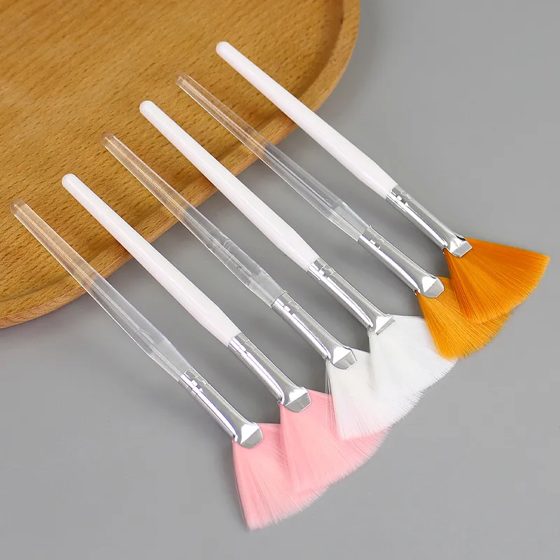 3 stk Praktiske ansigtsbørster Fan Makeup Blusher Børster Bløde bærbare maskebørster Kosmetisk værktøj til kvinder Damer Piger — image 1