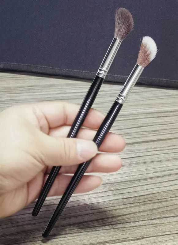 Angled Highlighter Brushes Face Shadow Blending Natural Goat Hair Powder Blusher Makeup Brush Tools — image 3