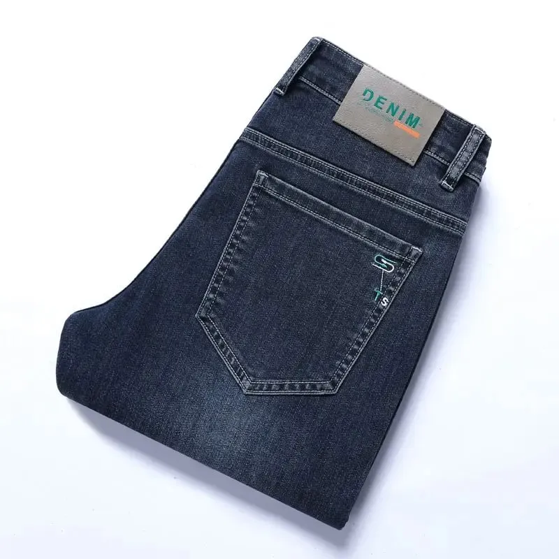 Nuevos pantalones vaqueros elásticos de otoño/invierno 2025 para hombres jóvenes con cintura elástica recta pequeña, pantalones vaqueros a la moda para hombres