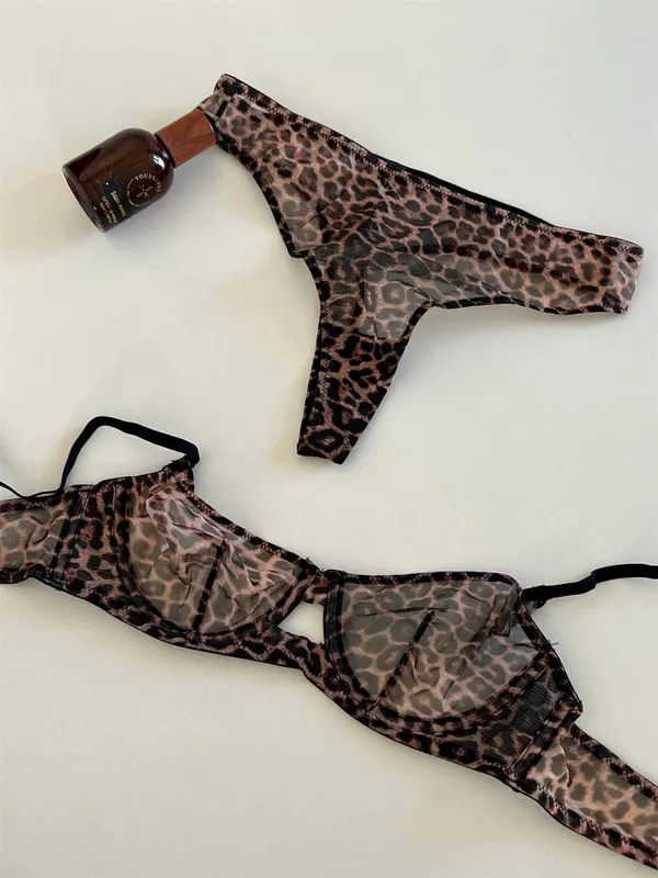 Ultra-thin models of large breasts underwear sexy leopard lace lingerie adjustment gathered hollow with steel ring bra set