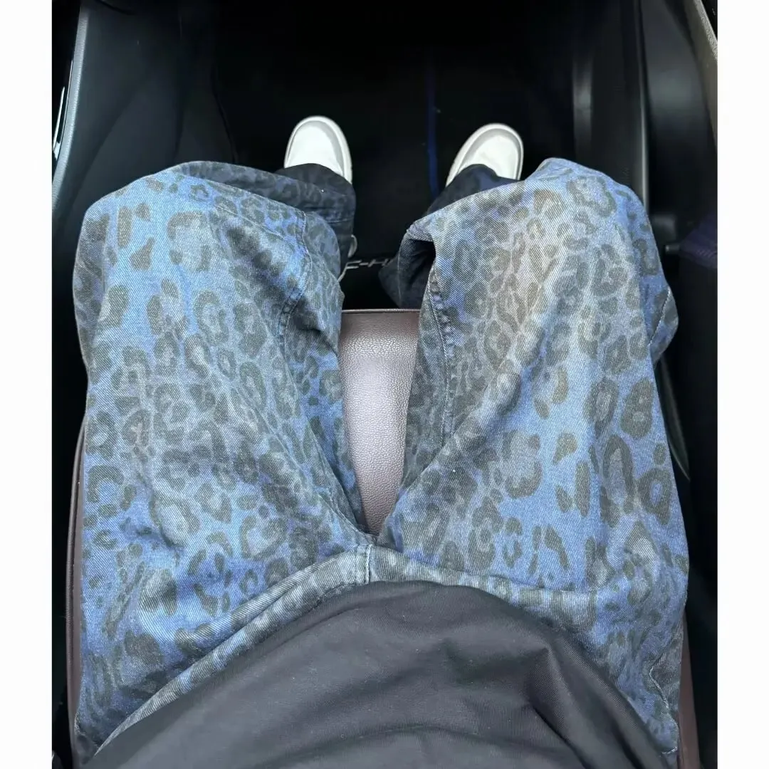 Men Loose Wide Leg Leopard Graphic Jeans Male Classic American Vintage Denim Pants Youth Popular Daily Streetwear Denim Trousers — image 2