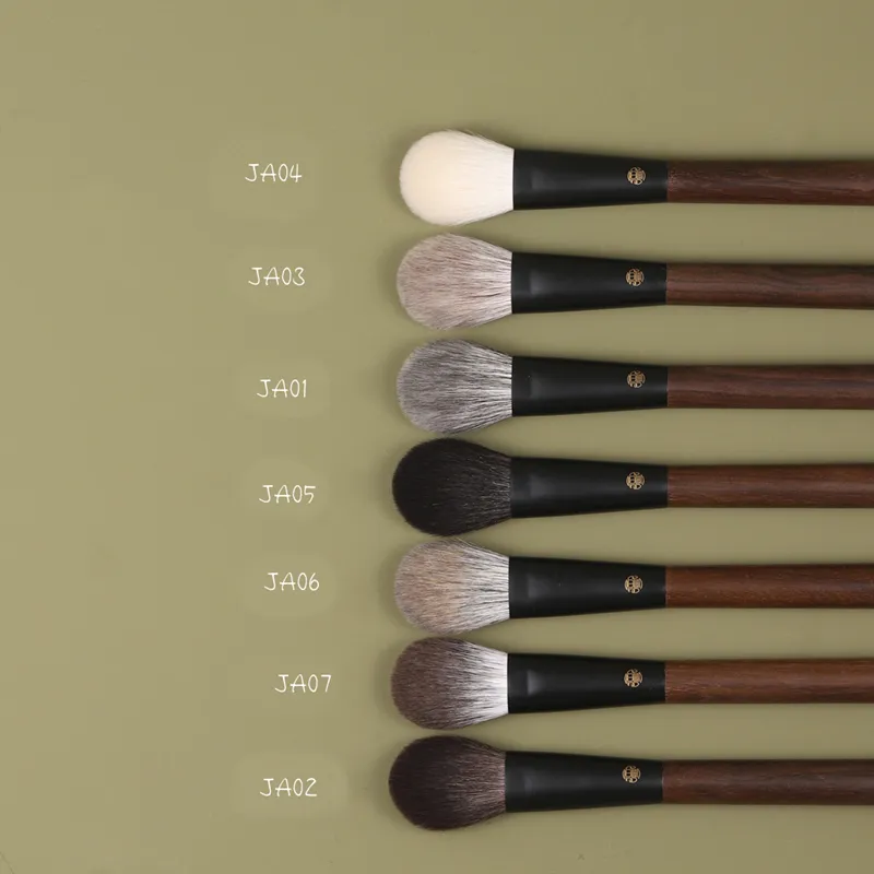 Professional Handmade Makeup Brushes 1PC Soft Squirrel Fox Horse Goat Hair Flat Round Blush Brush Walnut Handle Make Up Brush — image 3