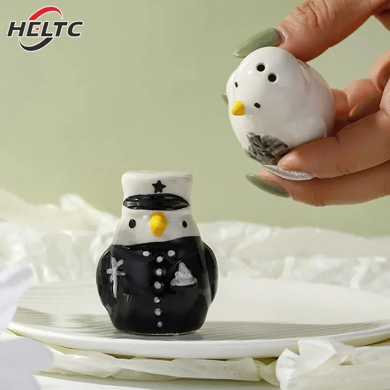 2Pcs Ceramic Penguin Salt And Pepper Shaker Cartoon Spice Container Wedding Party Favor Tabletop Animal Decoration Spice Jar — image 2