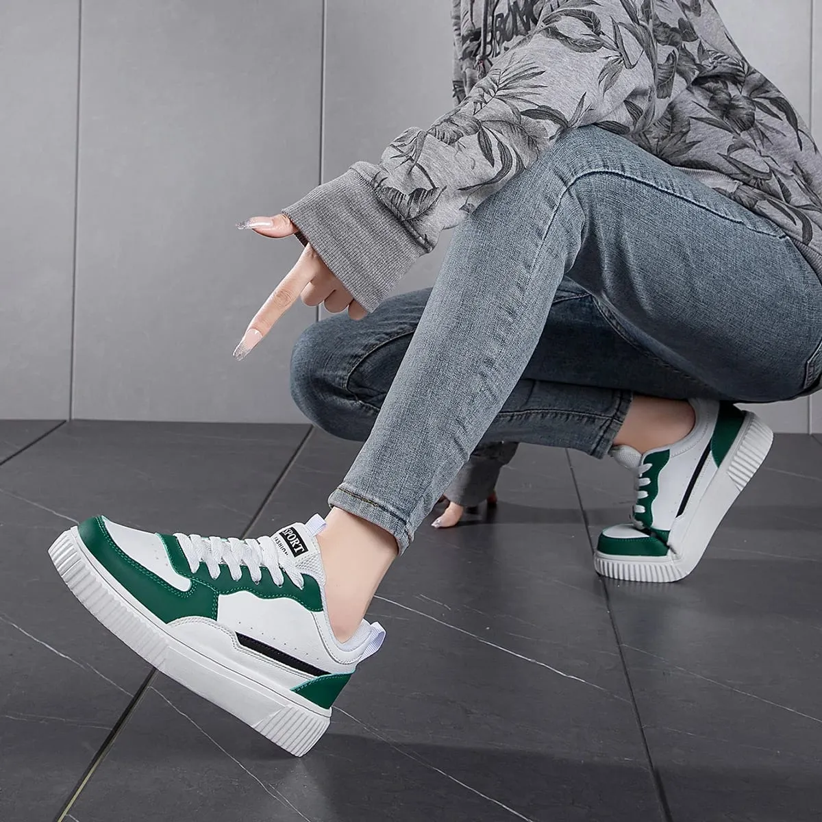 Men's Summer Breathable Trendy Versatile Casual White Sneakers for Teenagers Non-Slip Sports Thick-Soled White Shoes — image 5