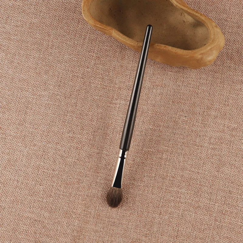 1 piece Goat hair Eyeshadow Makeup brushes Eye shadow Make up brush Blending Highlight exquisite beauty tools Wood handle — image 4
