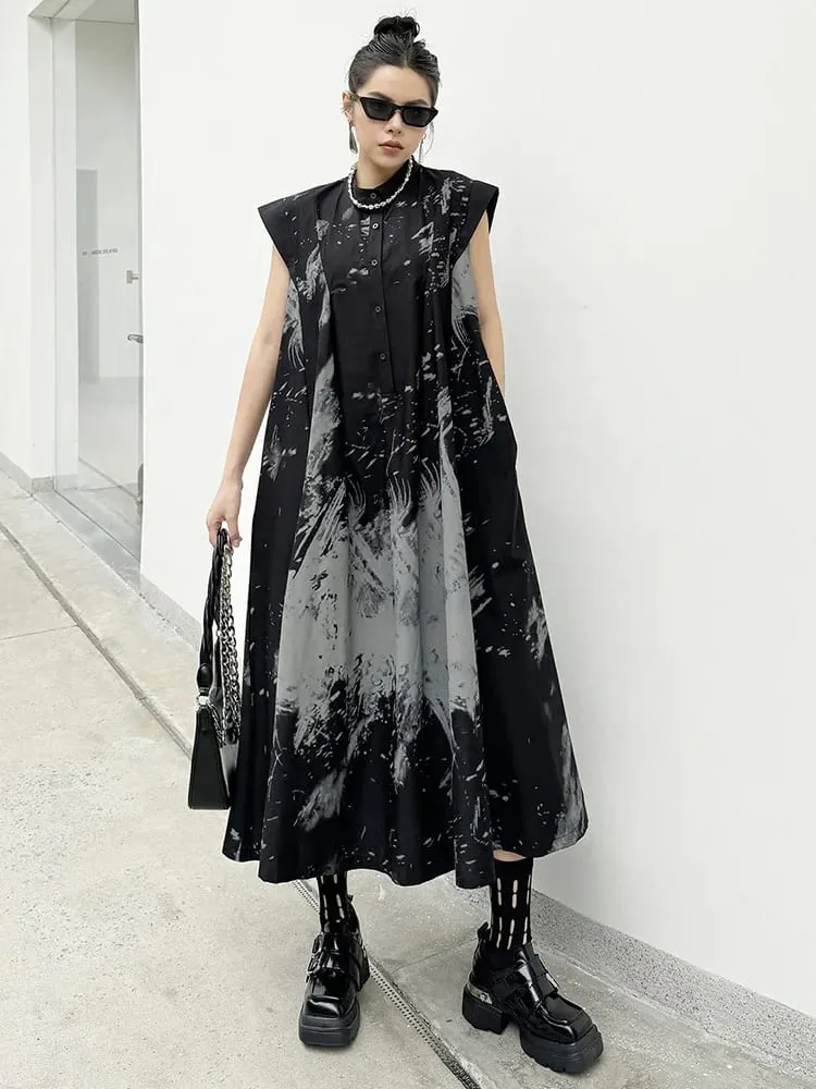 [EAM] Women Black Pattern Printed Big Size Midi Shirt Dress New Stand Collar Sleeveless Fashion Tide Spring Summer 2026 1DH5837
