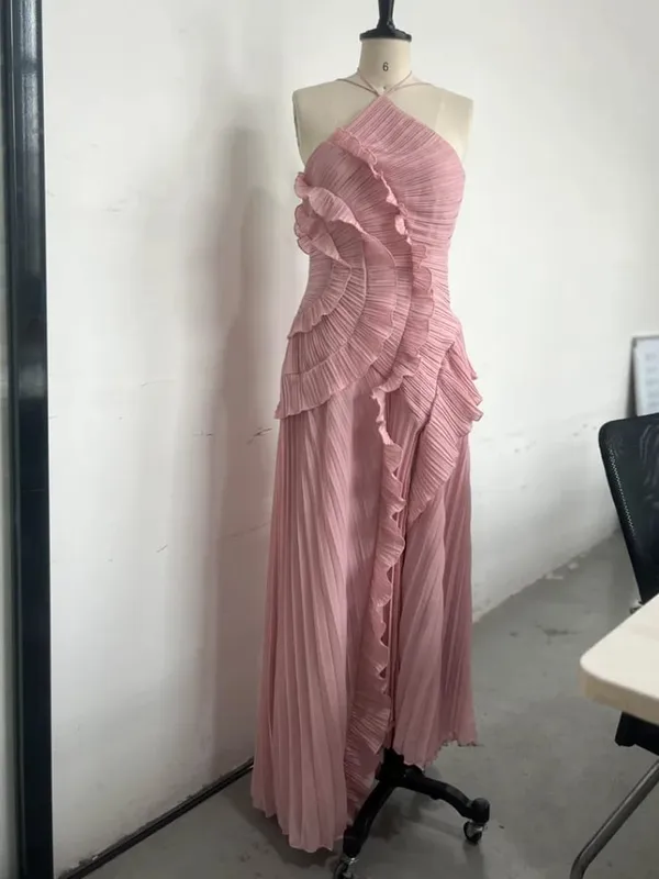 Chic pleated halter neck long vacation dress high quality purple strapless Lotus Edge Maxi Dress 2026 New Lady Vacation Gowns — image 7
