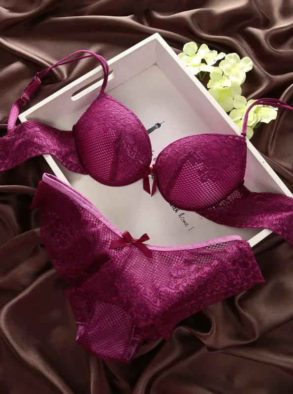 Ny sexig BH Hollow Out Trosor Enfärgade Underkläder Set BC Cup Spets Topp Push Up Dam Ryggstängning Plus Size Underkläder Set