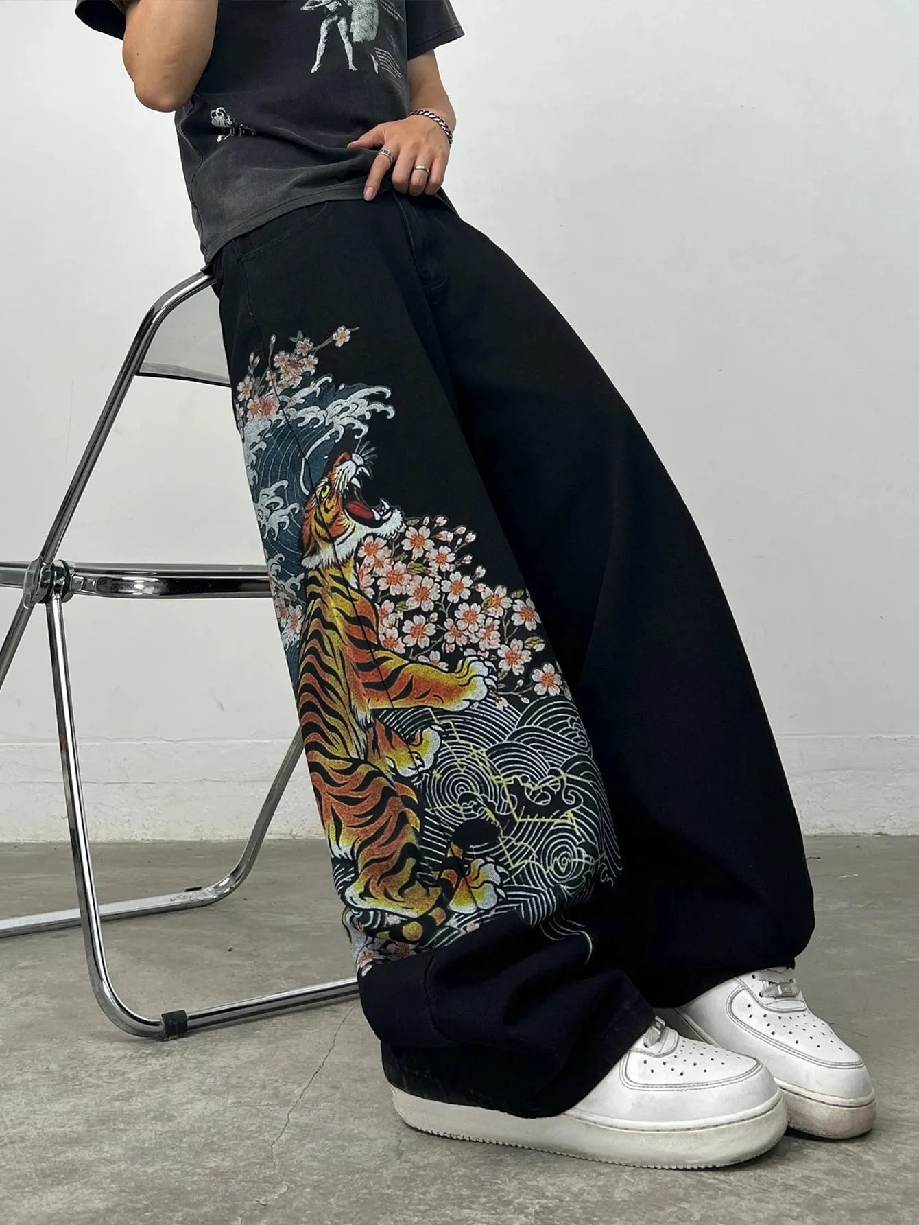 Men's Black Baggy Wide-Leg Jeans with Tiger Cherry Blossom and Wave Print Y2K Streetwear Hip-Hop Fashion Casual Versatile Pants — image 4