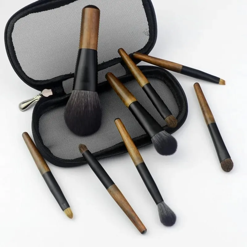8st Mini Travel Makeup Borste Set med påse Trähandtag Kosmetisk borste för ansiktspulver Blush Highlighter Concealer Ögonskugga — image 2