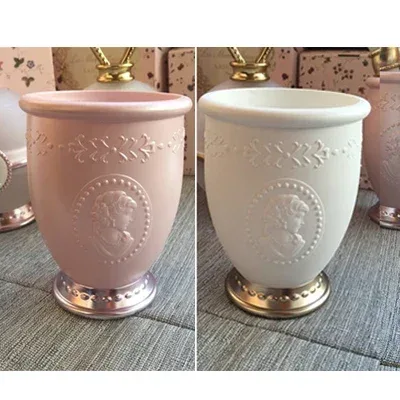 Laduree Queens Brush Holders White Pink Luxurious Makeup Brushes Cylinders Storage Containers — image 9