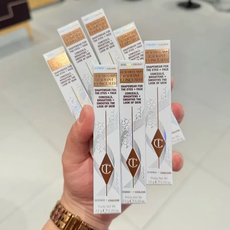 Charlotte Tilbury Softening Essence Concealer Honey Brightening in The Face Covering Spots Covering Dark Circles Under The Eyes — image 5