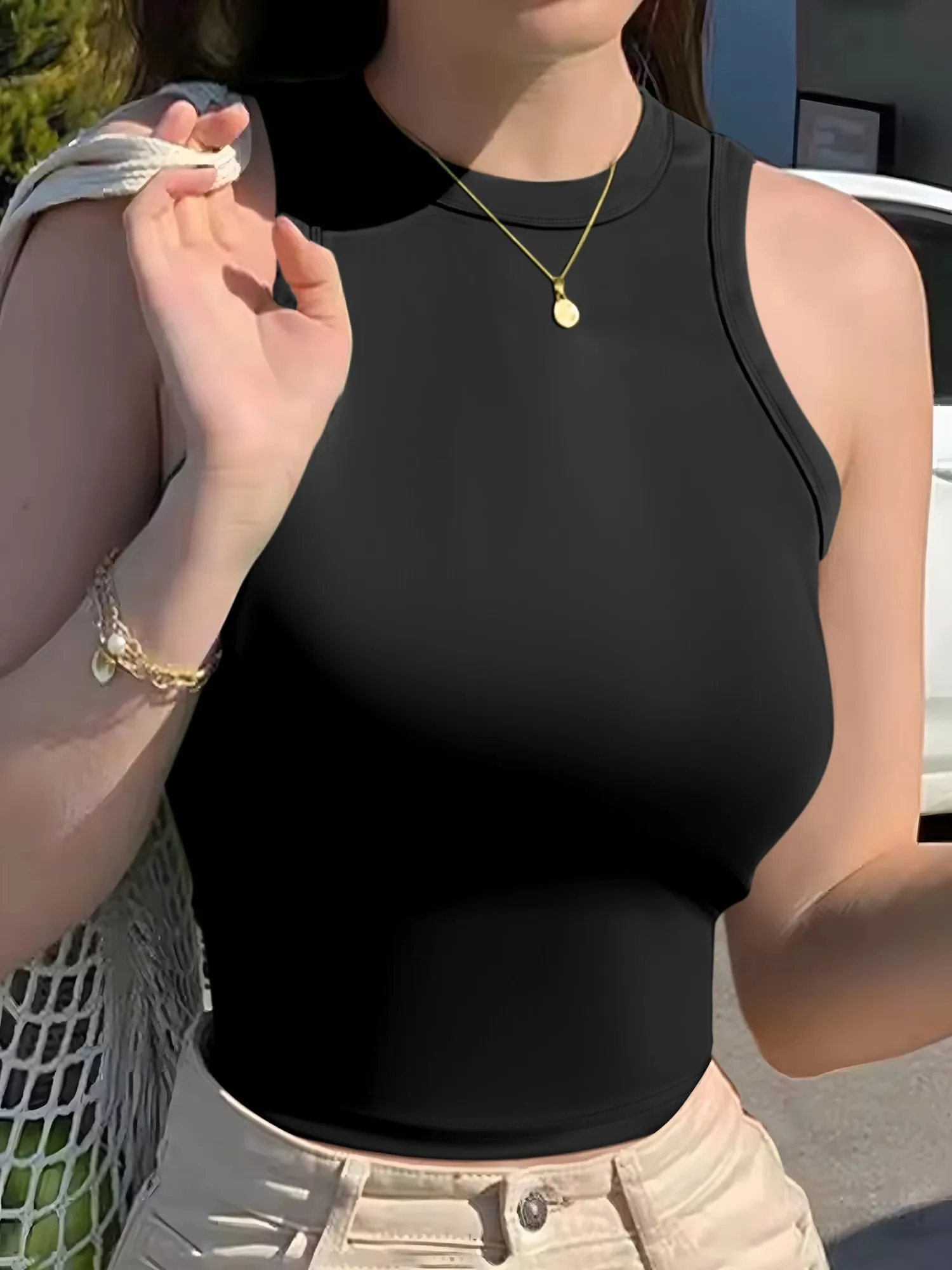 Women's Sleeveless Solid-Color Camisole With Minimalist Aesthetics Suitable for Daily Commuting and Everyday Wear. A Touch of