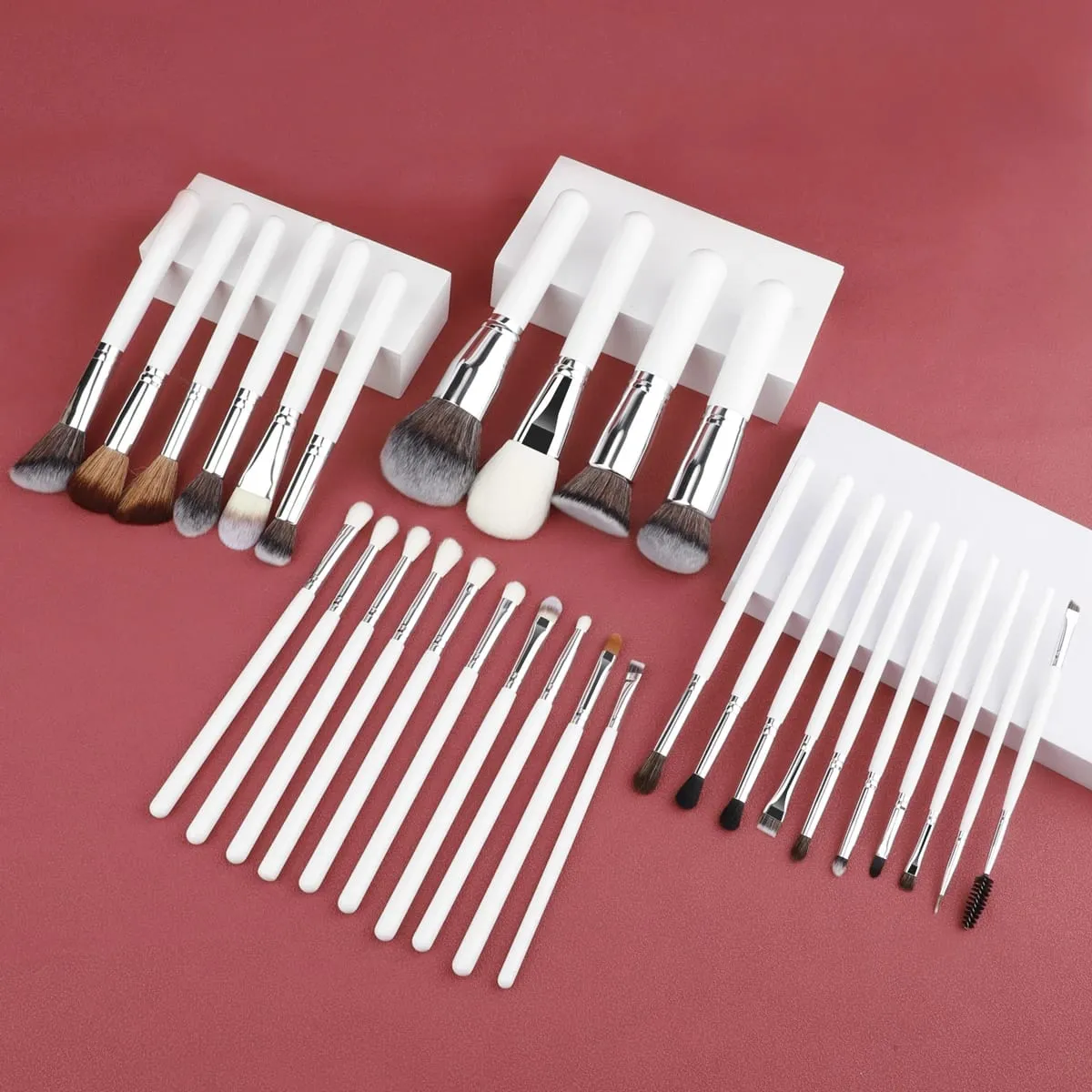 30 Pcs Makeup Brush Sets Professional Artists Using Angled Eye Contour Blending Brushes High Quality White Brush Custom — image 1
