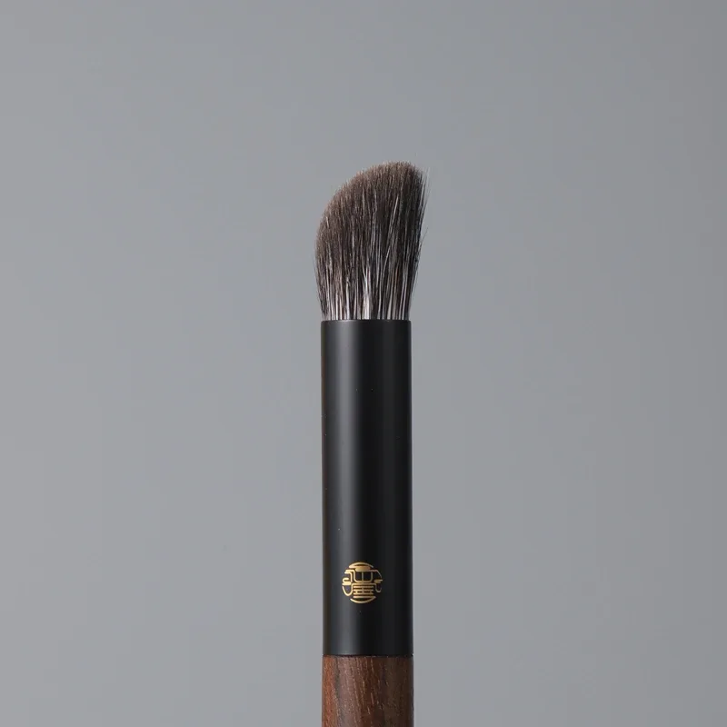 Professional Handmade Makeup Brushes 1PC Soft Blue Fox Hair Slanted Eye Shadow Blending Brush Walnut Handle Make Up Brush