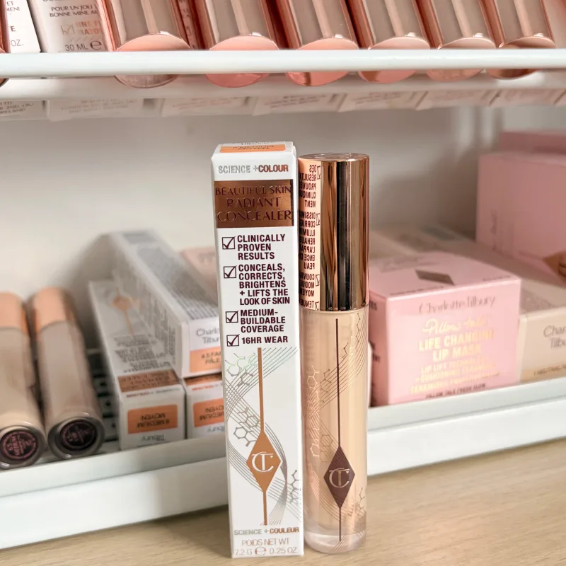 Charlotte Tilbury Softening Essence Concealer Honey Brightening in The Face Covering Spots Covering Dark Circles Under The Eyes — image 10