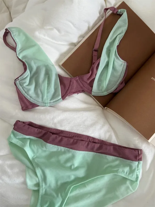 Bra pakaian dalam yang selesa dengan seluar dalam sesuai dengan pakaian dalam kecil yang segar sehingga menyokong payudara besar menunjukkan set bra kecil — image 2