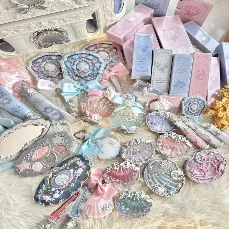 Flower Knows Mixed Makeup Gift Box 3-4Pcs Random Set Eyeshadow Blush Lipstick Perfume Mirror Pendant Cosmetics Combination — image 2