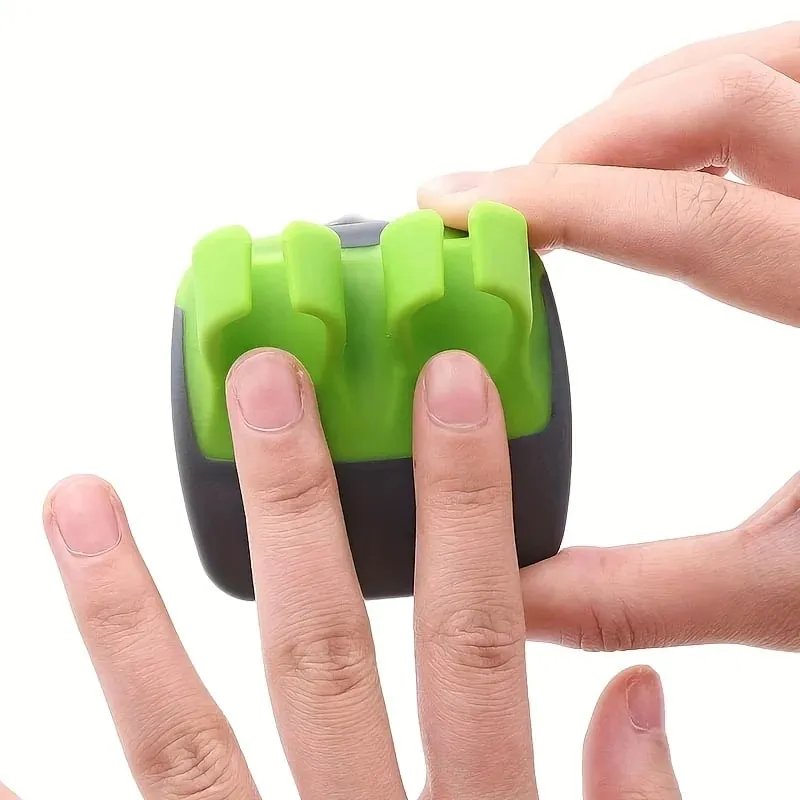 1pc Stainless Steel Handheld Vegetable Peeler with Rubber Finger Grip Comfortable Palm Peeler Suitable for Carrots Etc — image 4