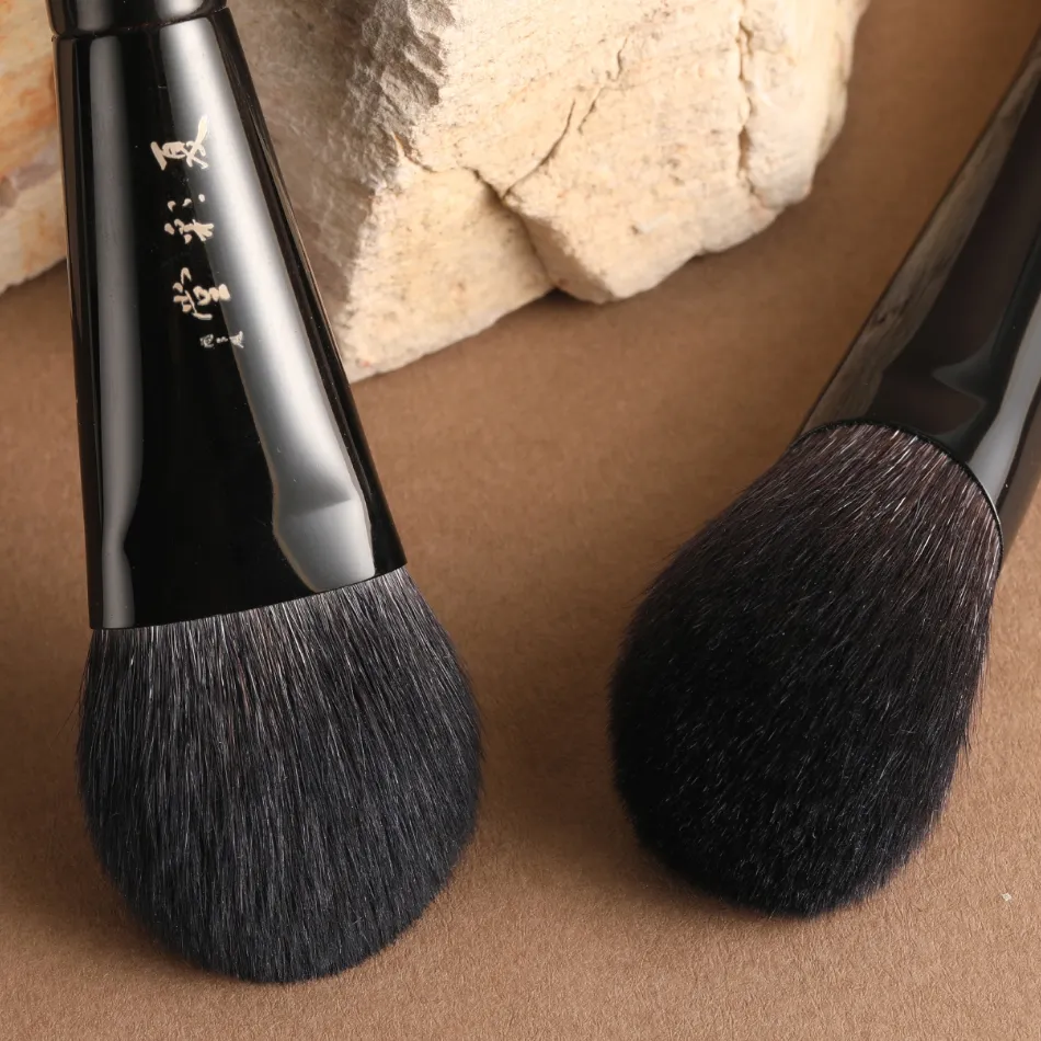 Professional Handmade Make Up Brush 1PC Blush Contour Brush Soft Silver Fox Goat Hair Luxury Raw Lacquer Handle Makeup Brushes — image 3