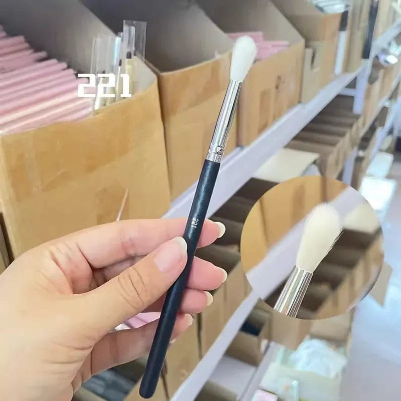 4Pcs Makeup Eyeshadow Brush Flat Eye Shadow Shader crease Blending Brushes Goat Hair Eye Shadow Liquid Cream Powder Make Up Tool