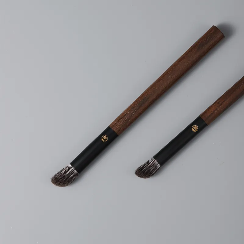 Professional Handmade Makeup Brushes 1PC Soft Blue Fox Hair Slanted Eye Shadow Blending Brush Walnut Handle Make Up Brush