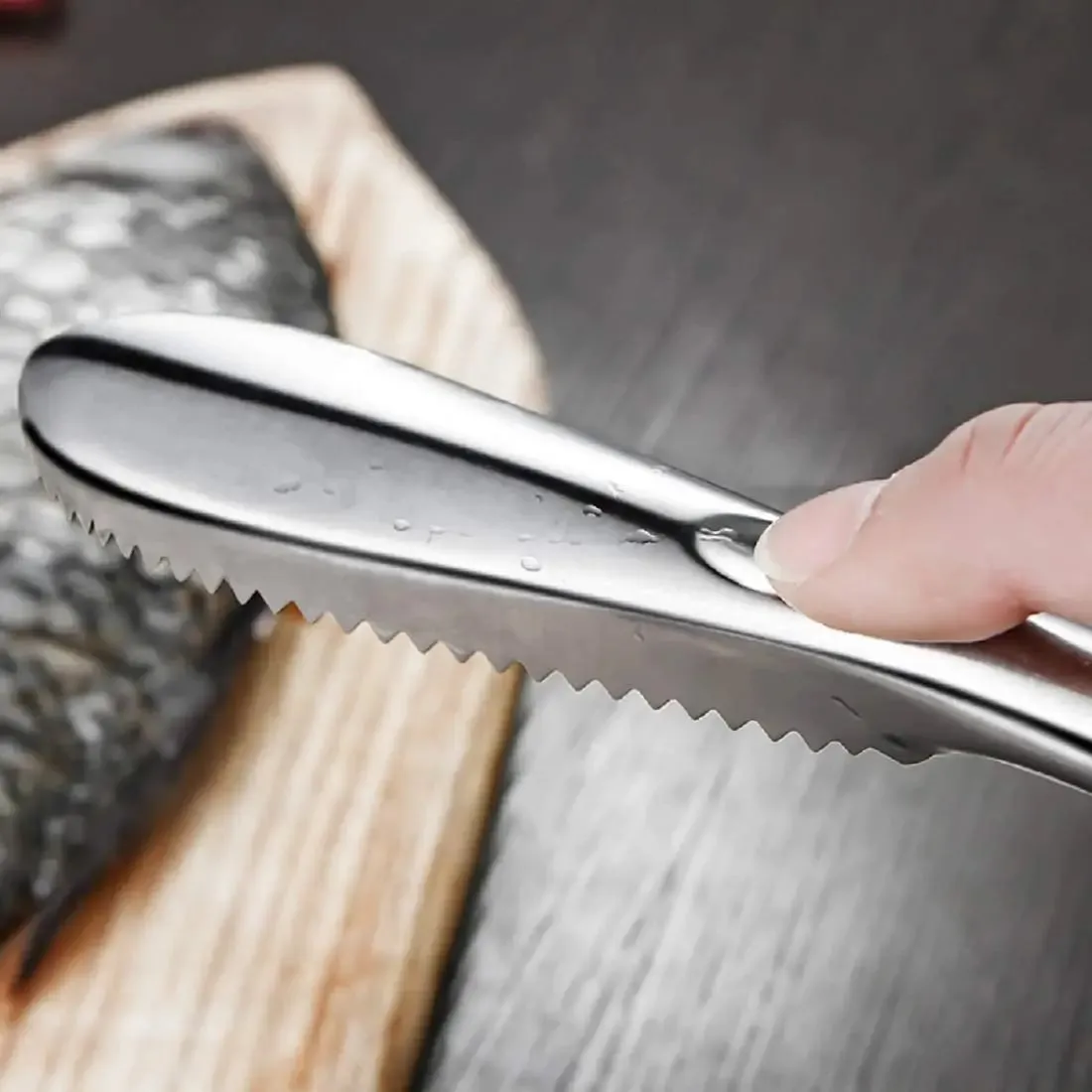 Fish Scaler Remover with Stainless Steel Sawtooth Easily Cleaning Fish Scales Kitchen Cleaner Descale Tool