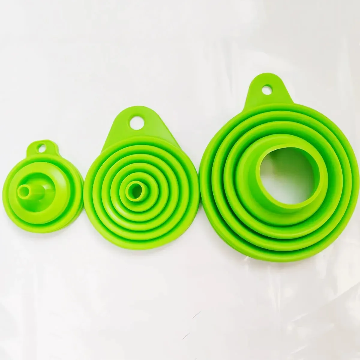 3 Pcs Silicone Collapsible Funnel Set Foldable Large Canning Jar Funnel for Wide Mouth and Regular Bottles Kitchen Use Filling