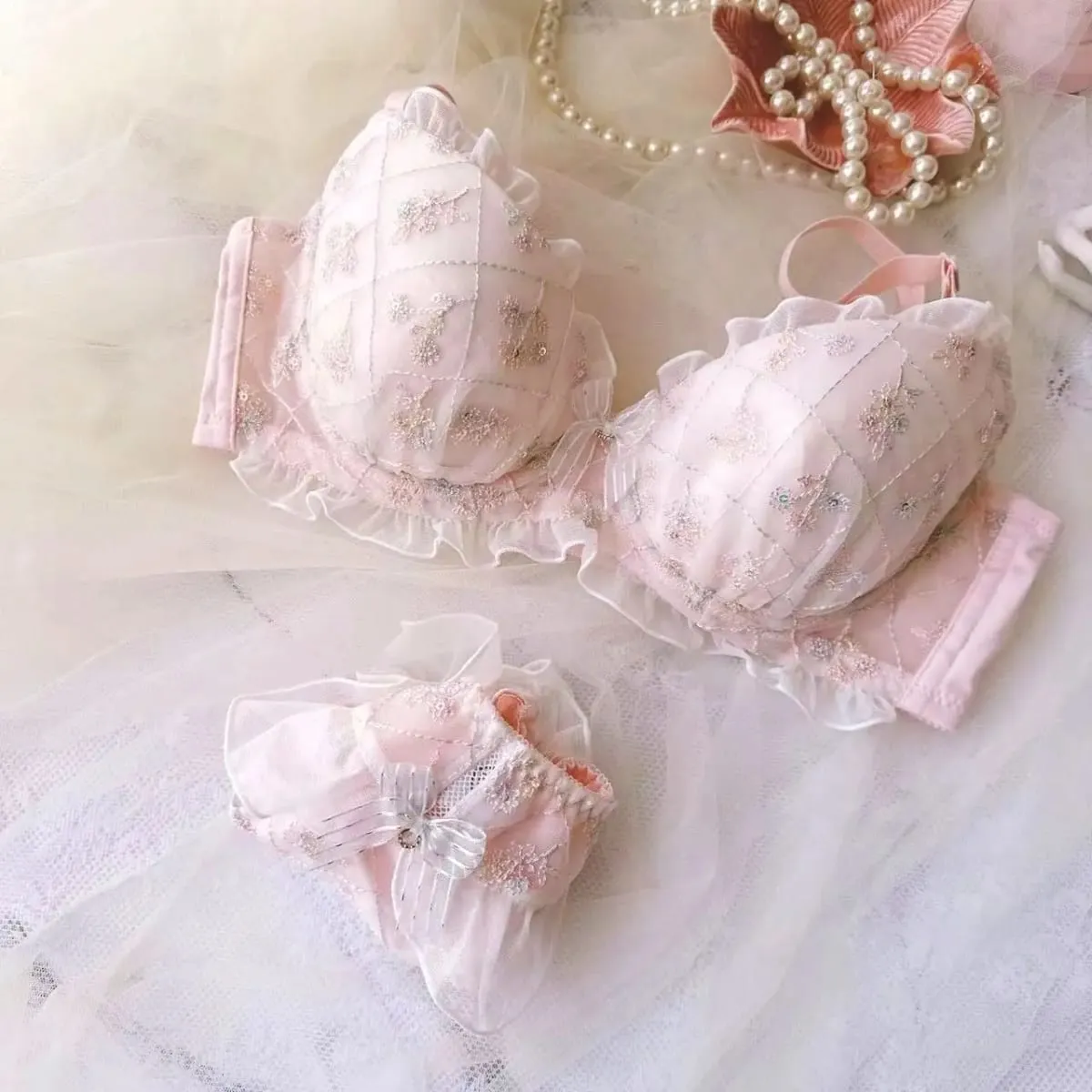 Stickerei Push-up Dessous Frauen dünne Körbchen College-Stil Student BHs Mädchen niedlich gesammelt sexy Unterwäsche BH-Set