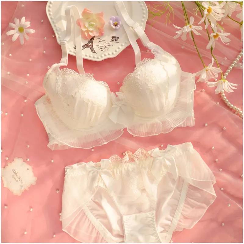 Stickerei dünne Abschnitt gekräuselte Unterwäsche Mädchen süße und schöne Dessous Breifs Sets drei Schnalle geraffte Damen BH-Set