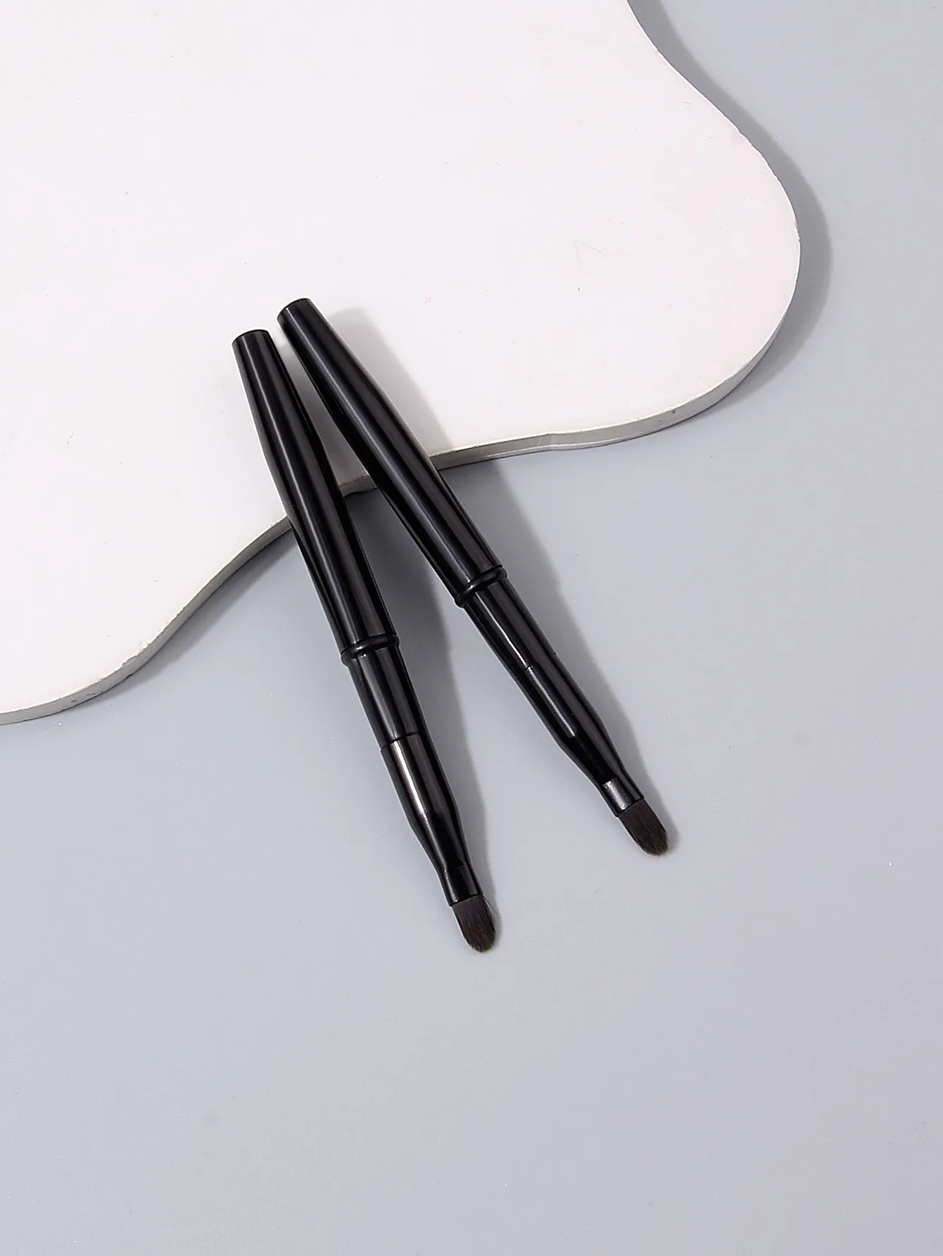 2Pcs Black With a Cover Retractable Lip Makeup Brushes Double-Ended Retractable Lip Brush Travel Lipstick Gloss Makeup Brush — image 6