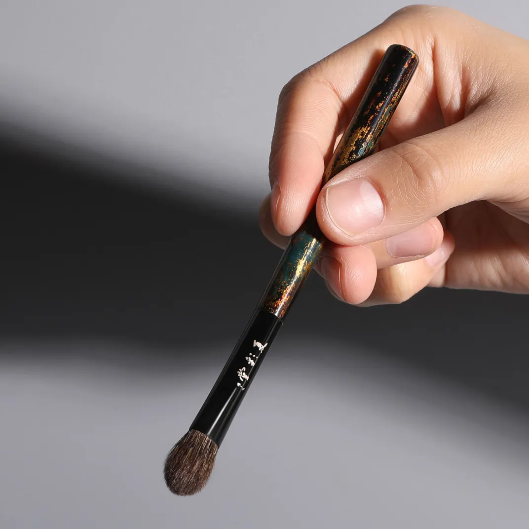 DS-02(HS) Professional Handmade Make Up Brush Large Eye Shadow Brush Pine Squirrel Goat Hair Raw Lacquer Handle Makeup Brushes