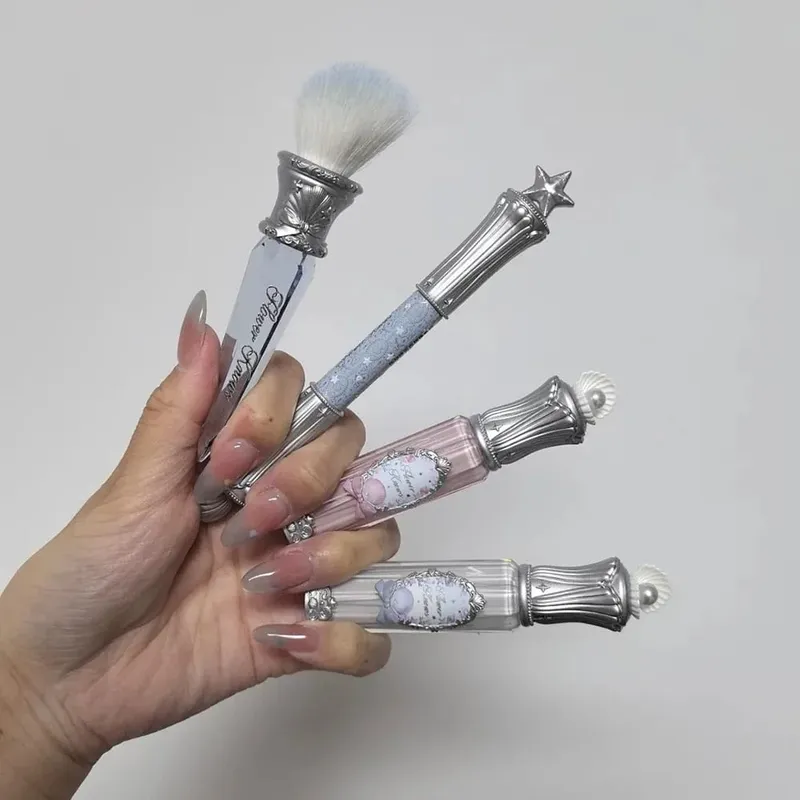 Ensemble bâton et fard à joues surligneur à double extrémité Flower Knows, vernis à lèvres longue durée, ensemble de 4 pièces — image 2