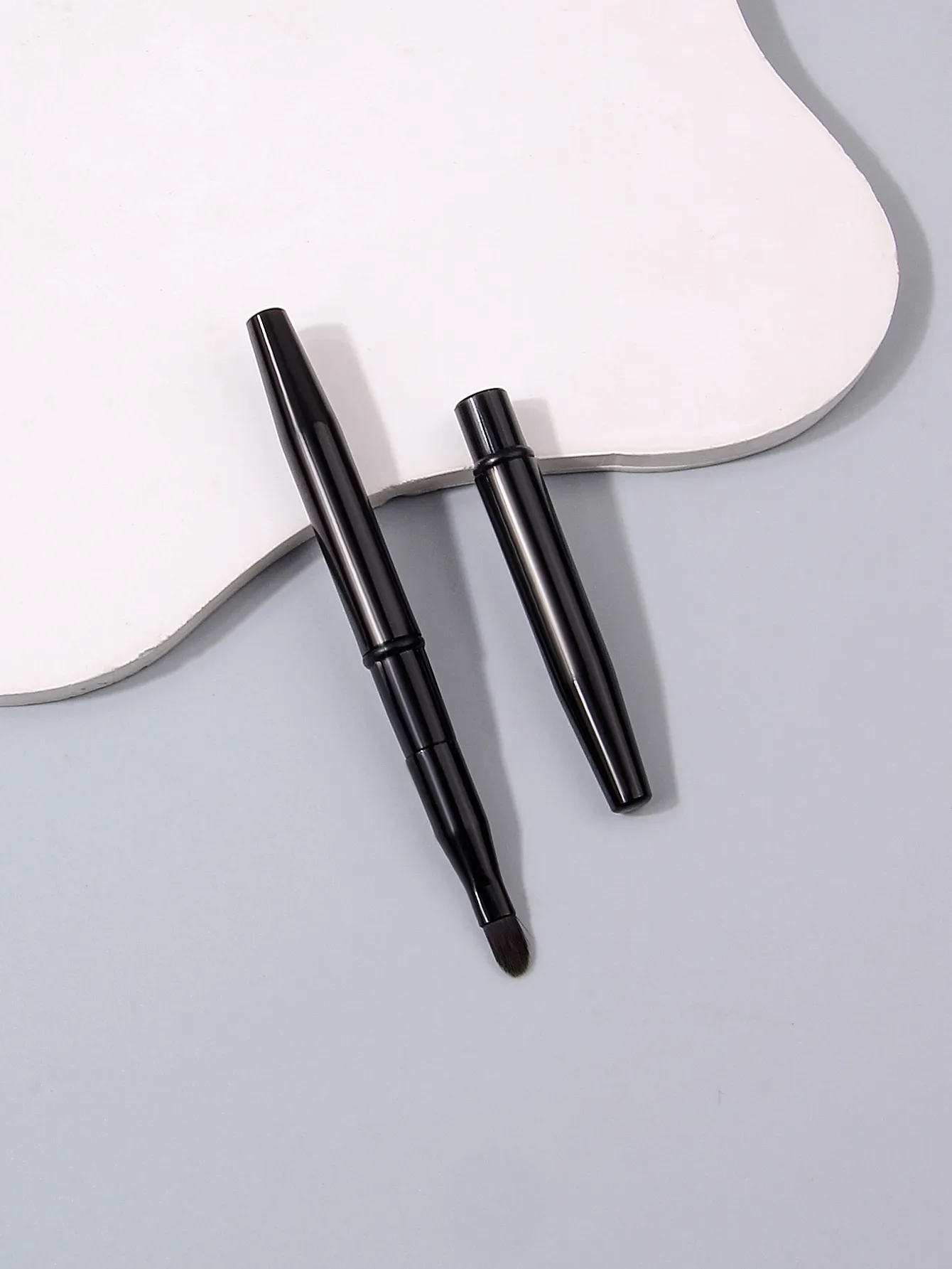 2Pcs Black With a Cover Retractable Lip Makeup Brushes Double-Ended Retractable Lip Brush Travel Lipstick Gloss Makeup Brush — image 4