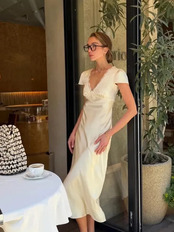Ensfarvet strik blonde minikjole V-hals blomster øjenvipper Langærmede Bodycon Korte rober Dame Street Casual Coquette kjoler 2026 — image 7