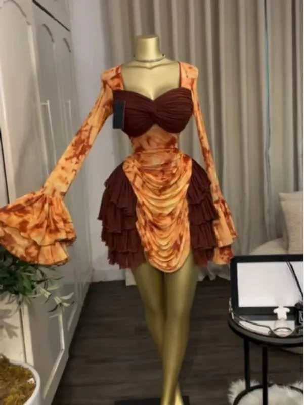 CM.YAYA Damen-Kleid mit Batikdruck, kaskadierende Rüschen, Glocke, lange Ärmel, figurbetont, gerafft, drapiert, V-Ausschnitt, Urlaub, Strand, Urlaubskleider — image 8