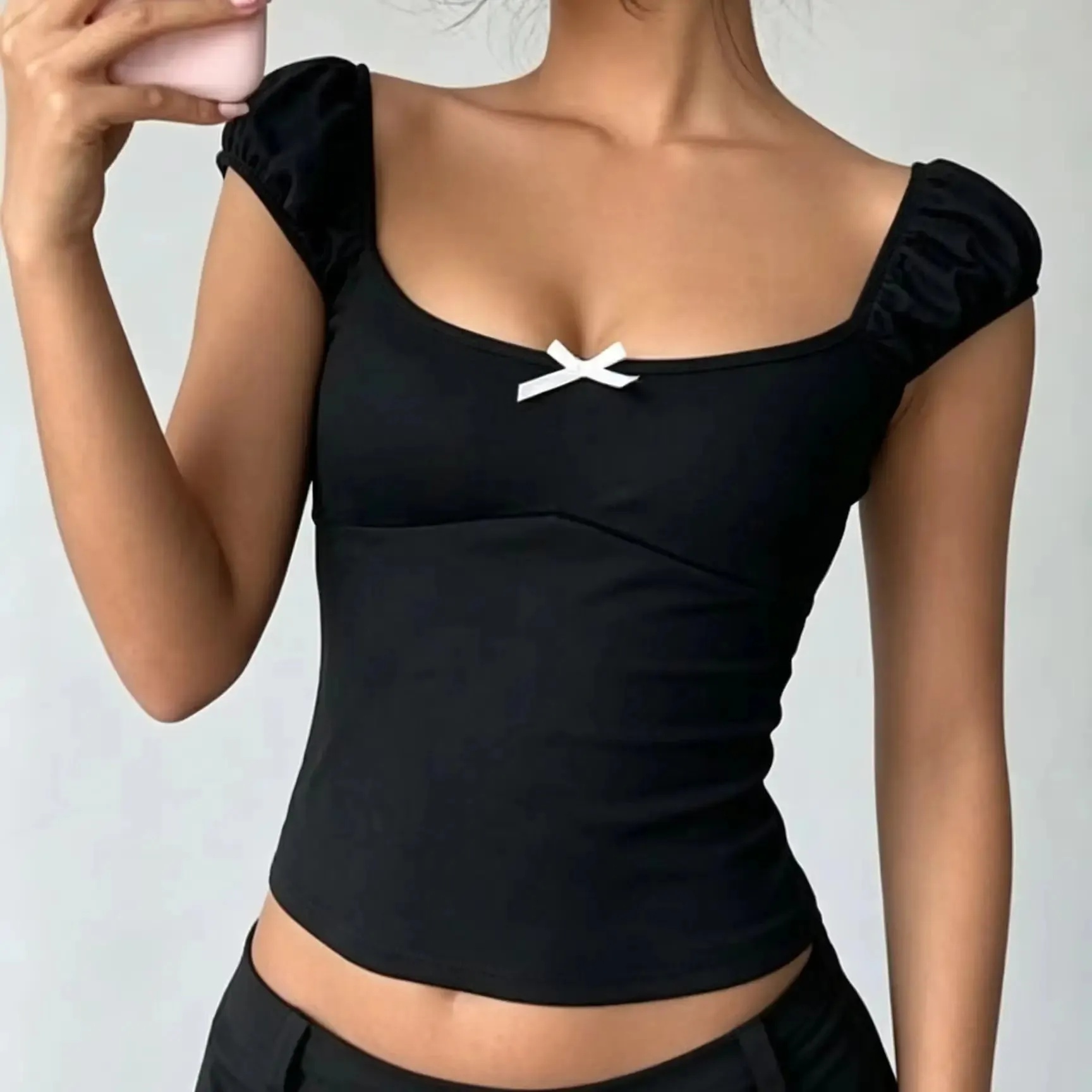 Fitted Short-Sleeved V-Neck T-Shirt for Women with Puff Sleeves And Bow Chest Decoration Hot Girl Style Top for Casual Wear