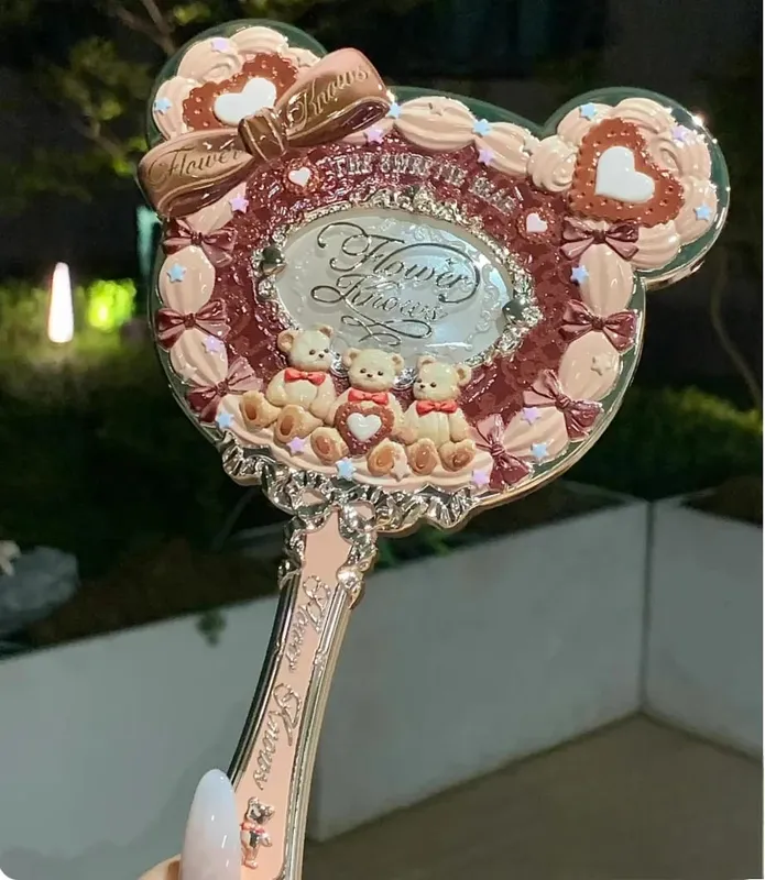 مرآة مكياج محمولة من Flower Knows، ليلة منتصف الصيف، الفراولة كيوبيد أرنب حديقة الإغاثة، نمط محدود، مجموعة أدوات مكياج ذات ألوان محدودة