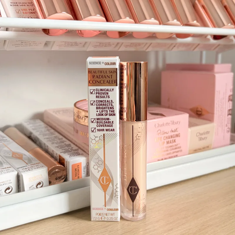 Charlotte Tilbury Softening Essence Concealer Honey Brightening in The Face Covering Spots Covering Dark Circles Under The Eyes — image 11