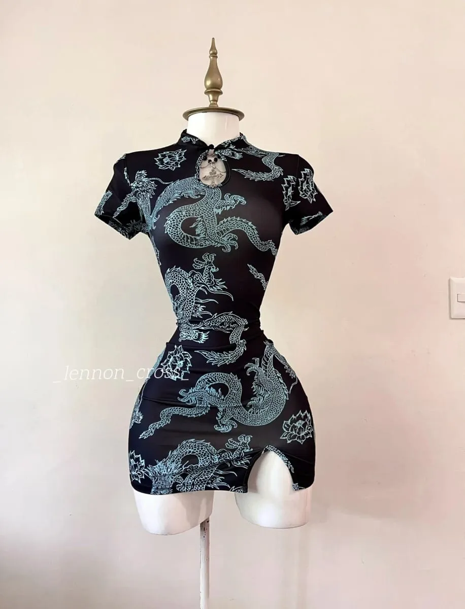 Modello di drago stile tendenza nazionale Colletto rialzato a maniche corte cheongsam migliorato con gonna corta a fessura sexy abbottonata — image 3
